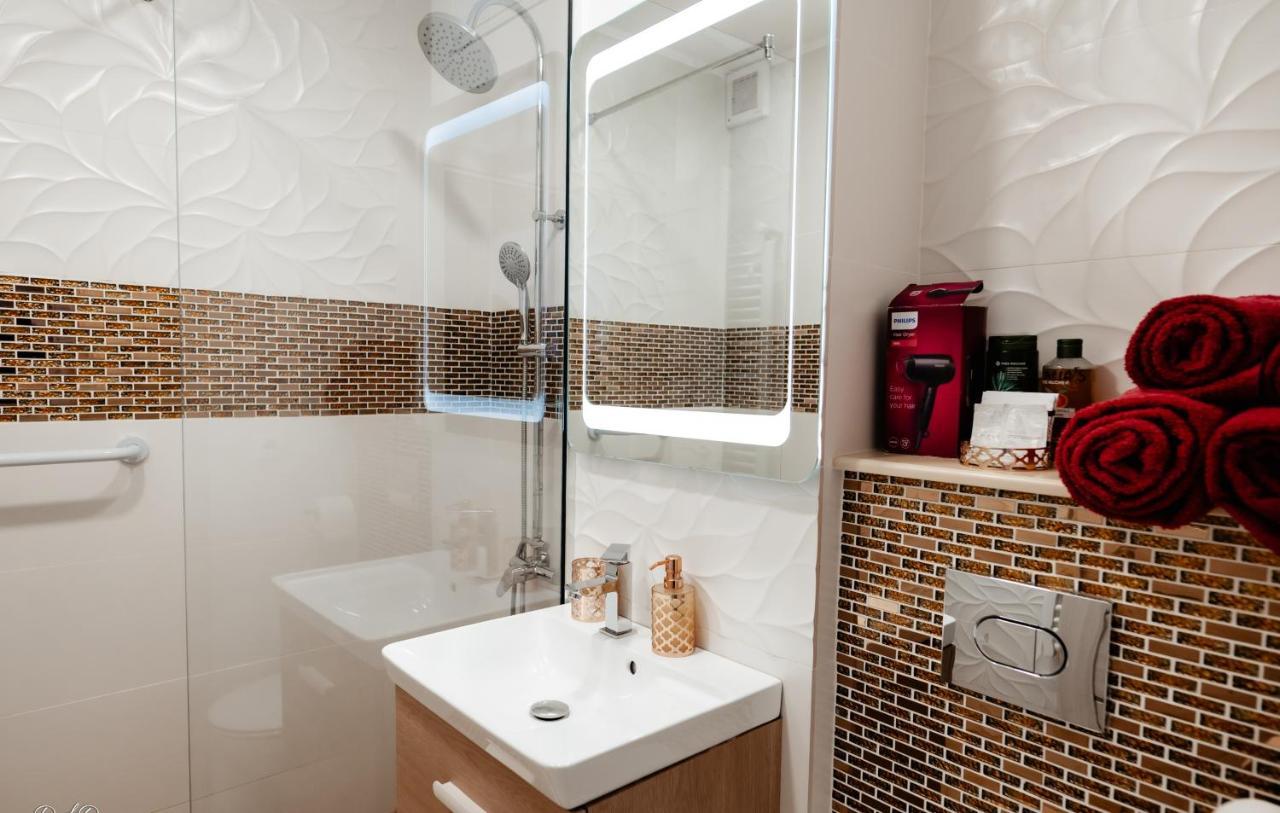 Carla'S Apart Palas-Hala Centrala 1 Bedroom, Airport Shuttle Яссы Экстерьер фото