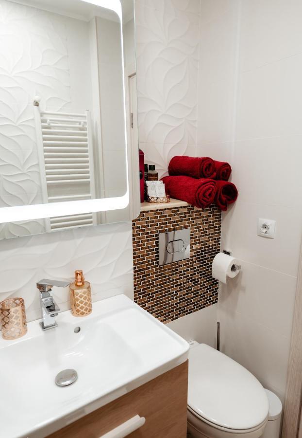 Carla'S Apart Palas-Hala Centrala 1 Bedroom, Airport Shuttle Яссы Экстерьер фото
